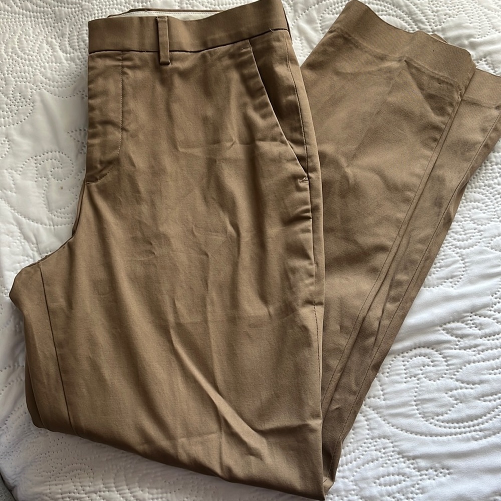 Express men’s tan formal pants. Size 31/30. Slimmer/ stretchy fit.